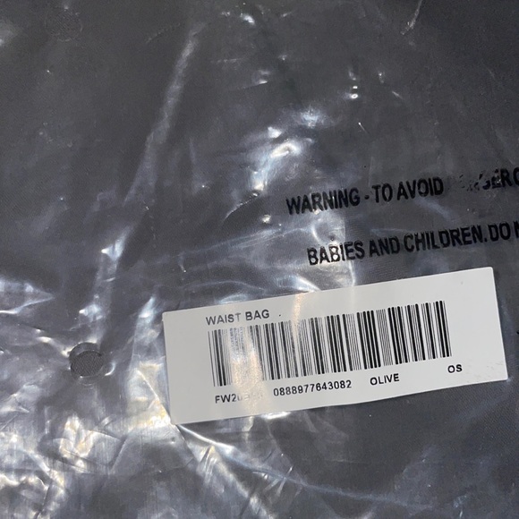 ✨Host Pick✨ Supreme waist bag (FW20) - Picture 15 of 15